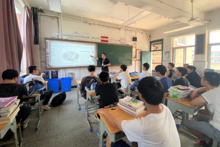 校企融合搭橋梁——工匠進(jìn)校上課啦！(圖3)