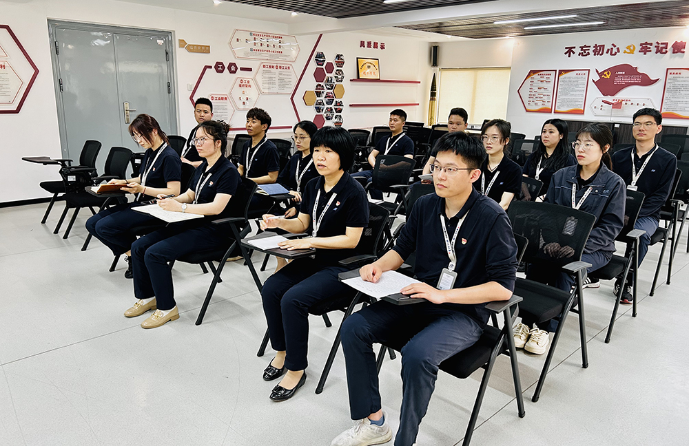 愛(ài)國主義教育日｜精華股份黨支部開(kāi)展“唱紅歌、聽(tīng)黨課”主題黨日活動(dòng)(圖1)