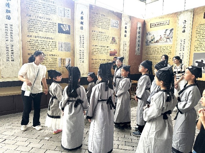 國學(xué)經(jīng)典 美好童行 | 公司舉行第七屆戶(hù)外家庭日暨端午活動(dòng)(圖3)