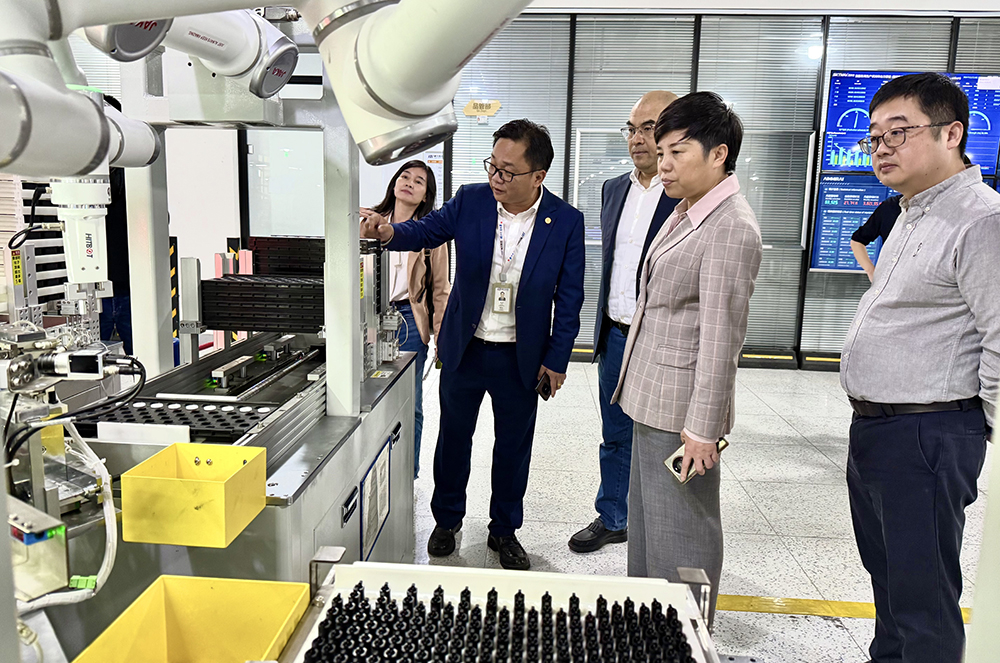 寧波市委統戰部副部長(cháng)、市工商聯(lián)黨組書(shū)記王建云一行蒞臨我司走訪(fǎng)調研(圖2)