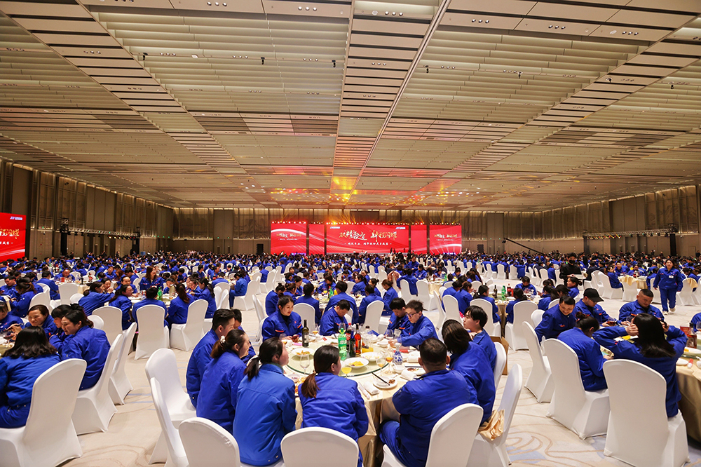 雙精聚智，新程閃耀——精成車(chē)業(yè)與精華股份尾牙盛宴圓滿(mǎn)落幕(圖1)