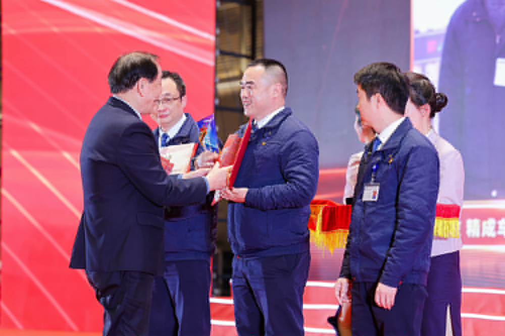 雙精聚智，新程閃耀——精成車(chē)業(yè)與精華股份尾牙盛宴圓滿(mǎn)落幕(圖5)