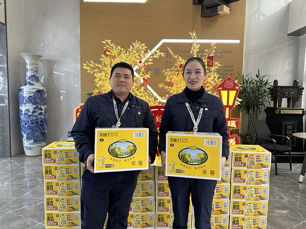 品八方風(fēng)味，享元宵喜樂(lè ) | 公司成功舉辦特產(chǎn)分享及元宵節活動(dòng) 品八方風(fēng)味，享元宵喜樂(lè )。2月12日，傳統元宵佳節，公司在食堂精心組織了“吃湯圓、賞花燈、品特產(chǎn)、投球贏(yíng)獎品”等一系列元宵活動(dòng)，節日氛圍濃厚(圖7)