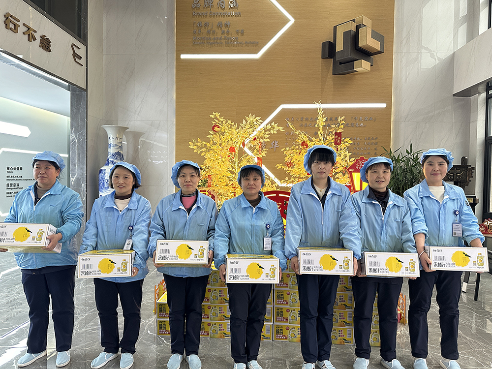 品八方風(fēng)味，享元宵喜樂(lè ) | 公司成功舉辦特產(chǎn)分享及元宵節活動(dòng) 品八方風(fēng)味，享元宵喜樂(lè )。2月12日，傳統元宵佳節，公司在食堂精心組織了“吃湯圓、賞花燈、品特產(chǎn)、投球贏(yíng)獎品”等一系列元宵活動(dòng)，節日氛圍濃厚(圖8)