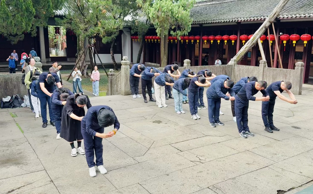 儒韻傳家 禮敬先賢 | 國學(xué)班衢州孔廟研學(xué)之行(圖2)