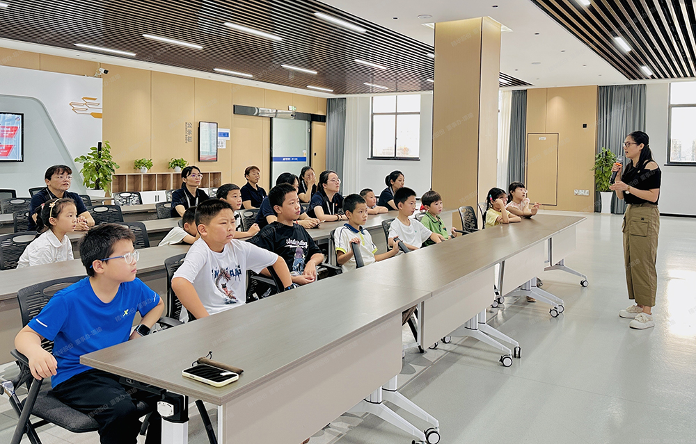 精華股份2025年暑期候鳥(niǎo)托管班溫馨開(kāi)班(圖3) 精華股份2025年暑期候鳥(niǎo)托管班溫馨開(kāi)班(圖3)