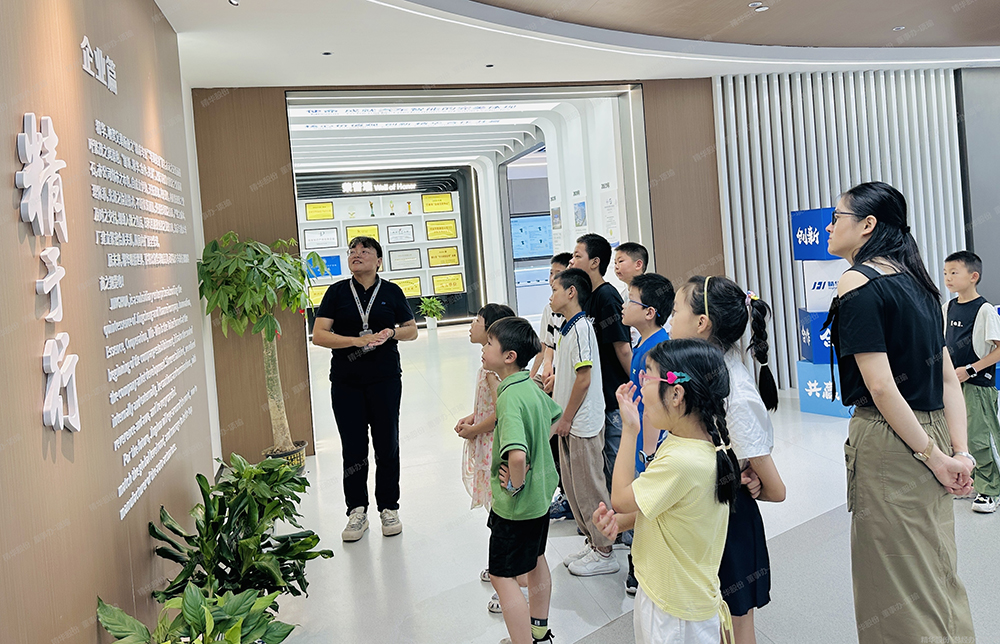 精華股份2025年暑期候鳥(niǎo)托管班溫馨開(kāi)班(圖4) 精華股份2025年暑期候鳥(niǎo)托管班溫馨開(kāi)班(圖4)