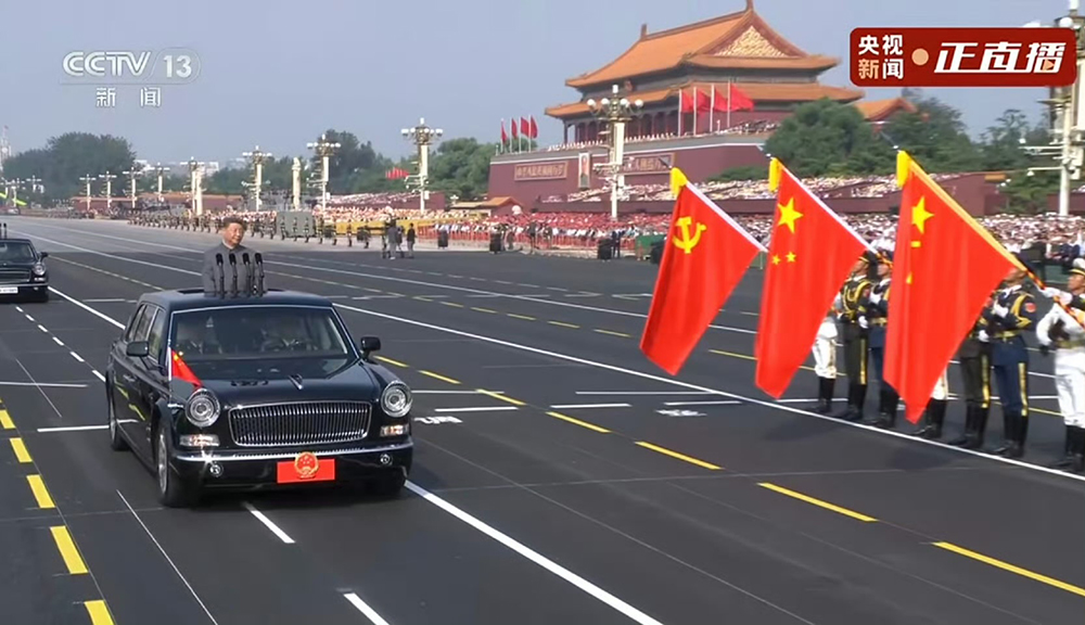 觀(guān)閱兵盛典 聚愛(ài)國情懷(圖3)